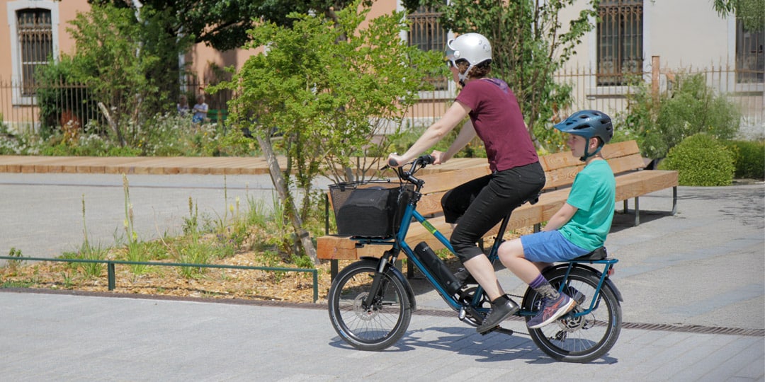 Simplix le mini vélo cargo qui peut transporter un enfant ou un ado
